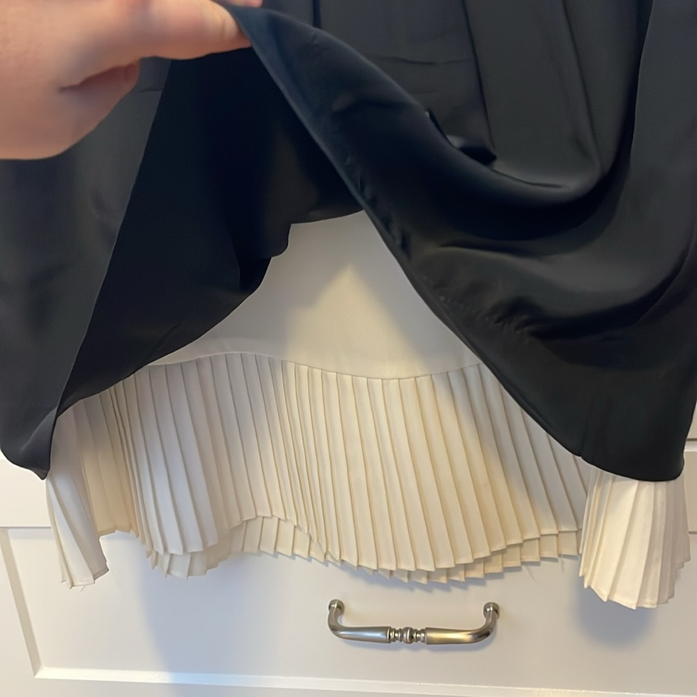 BCBG Skirt - Picture 2 of 3